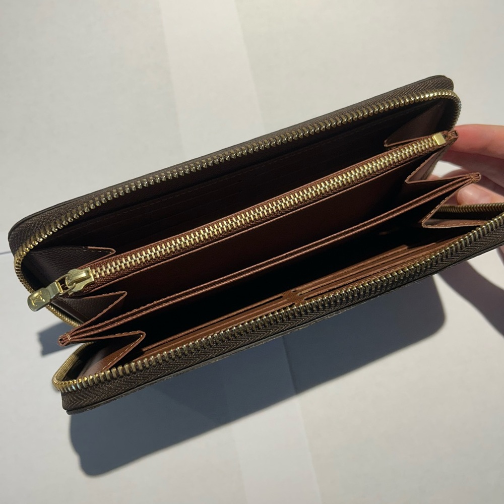 Louis Vuitton Zippy Wallet - Picture 2 of 5